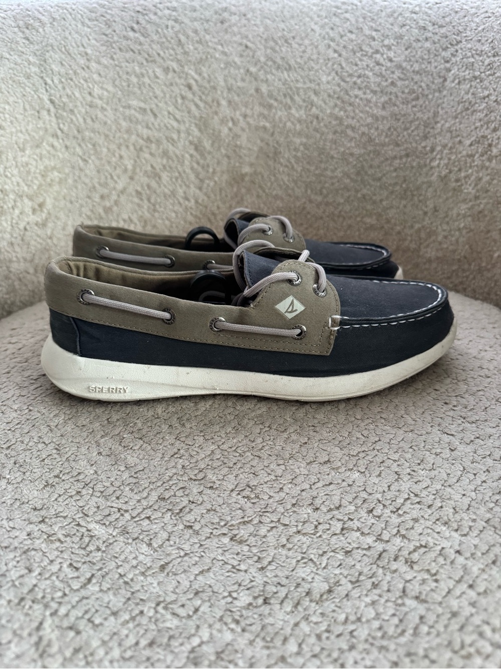 Sperry Men’s Navy Tan 2-Eye Boat Shoes Casual Loafers Lace Up size 8